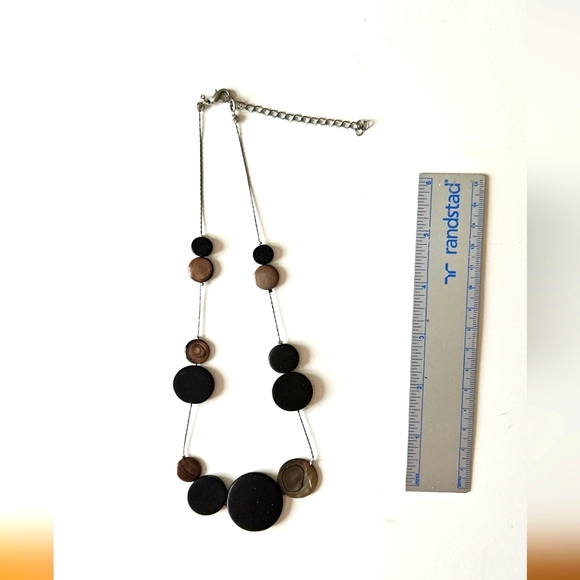 Handcrafted necklace with wood beads - Picture 2 of 4